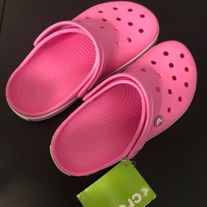 ✰ adorable pink crocs! ✰